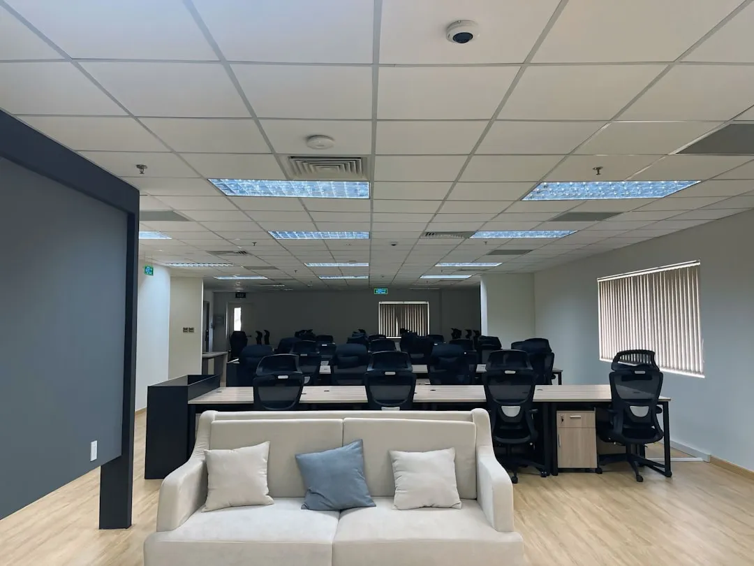 海南企业名片设计要点:材质工艺与品牌形象匹配指南正文配图 1